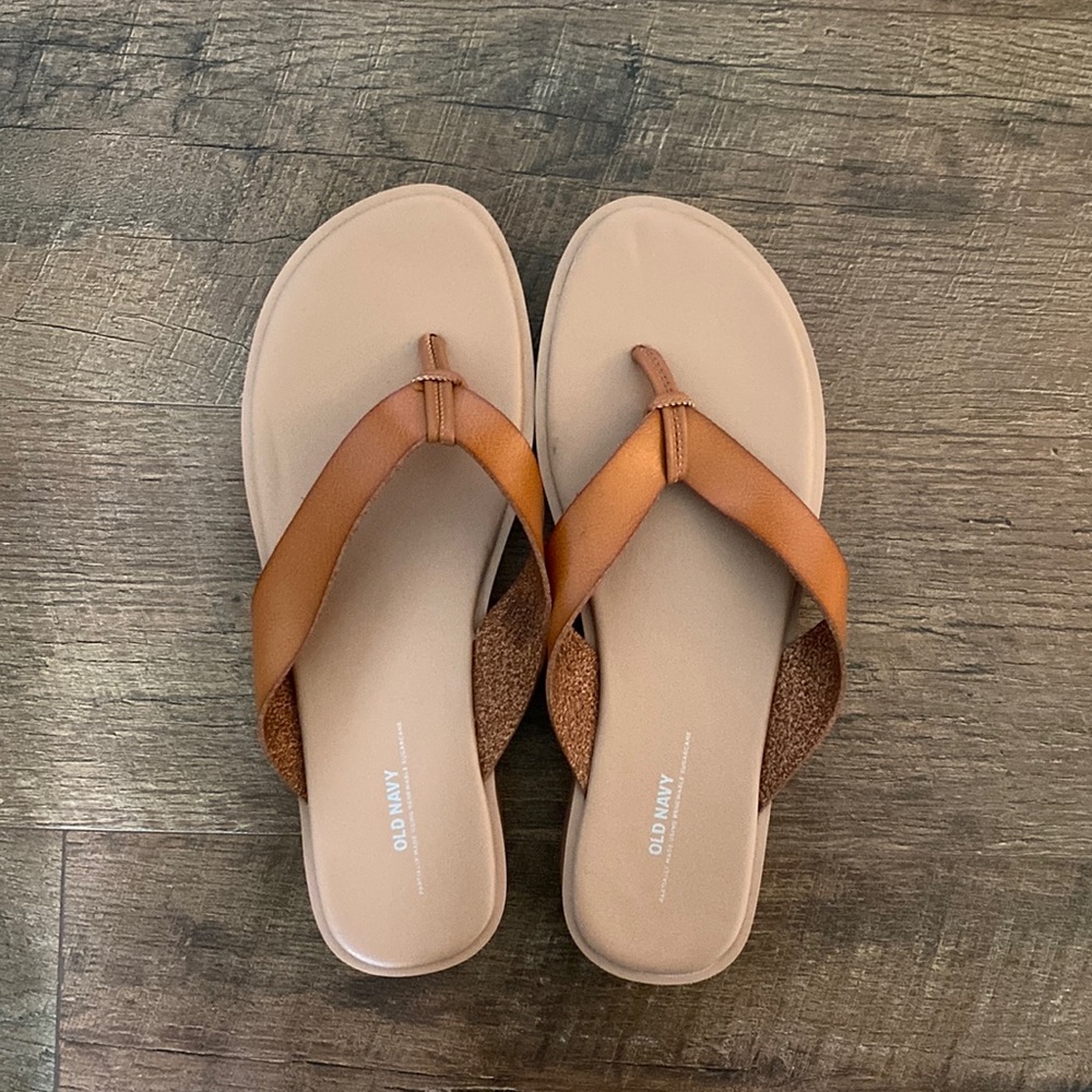 Old Navy NWOT leather flip flops